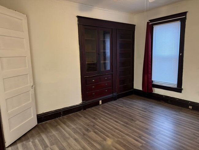 Building Photo - 404 W Washington St