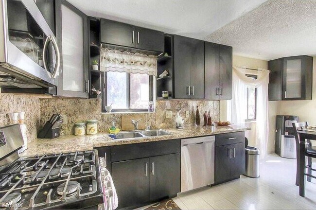 Foto del edificio - 38780 Bell St