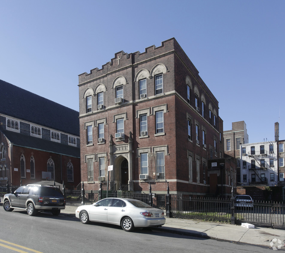 Primary Photo - 26 Clermont Ave