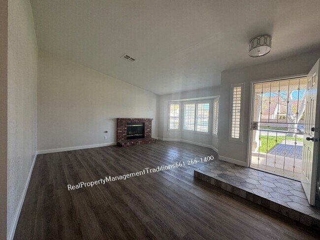 Building Photo - Elegant  4 Bed 2 Bath Home