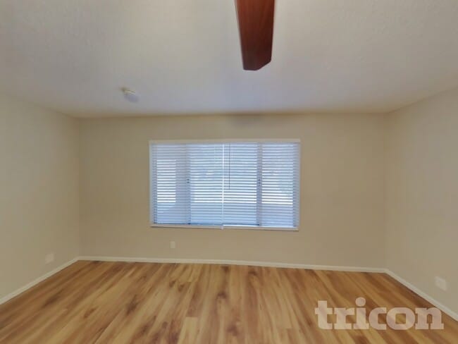 Building Photo - 4078 Deerfield Ave