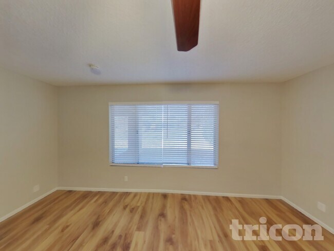 Foto del edificio - 4078 Deerfield Ave