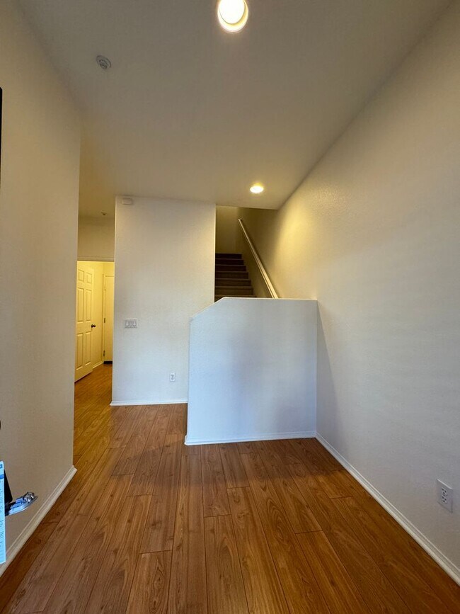 Foto del edificio - 616 E Walnut St