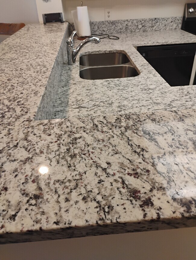 Foto del edificio - 6035 Sea Ranch Dr