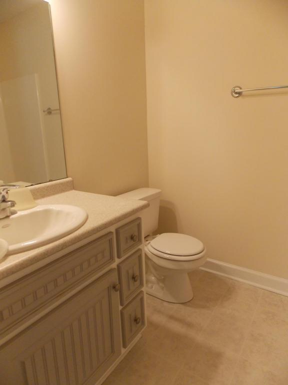 Building Photo - 305 Sterling Ct