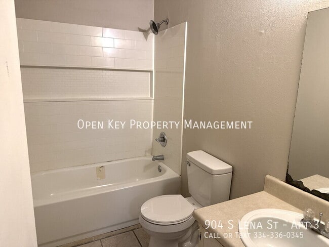 Building Photo - 904 S Lena St