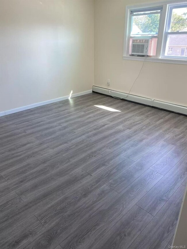 Foto del edificio - 1306 Herzel Blvd