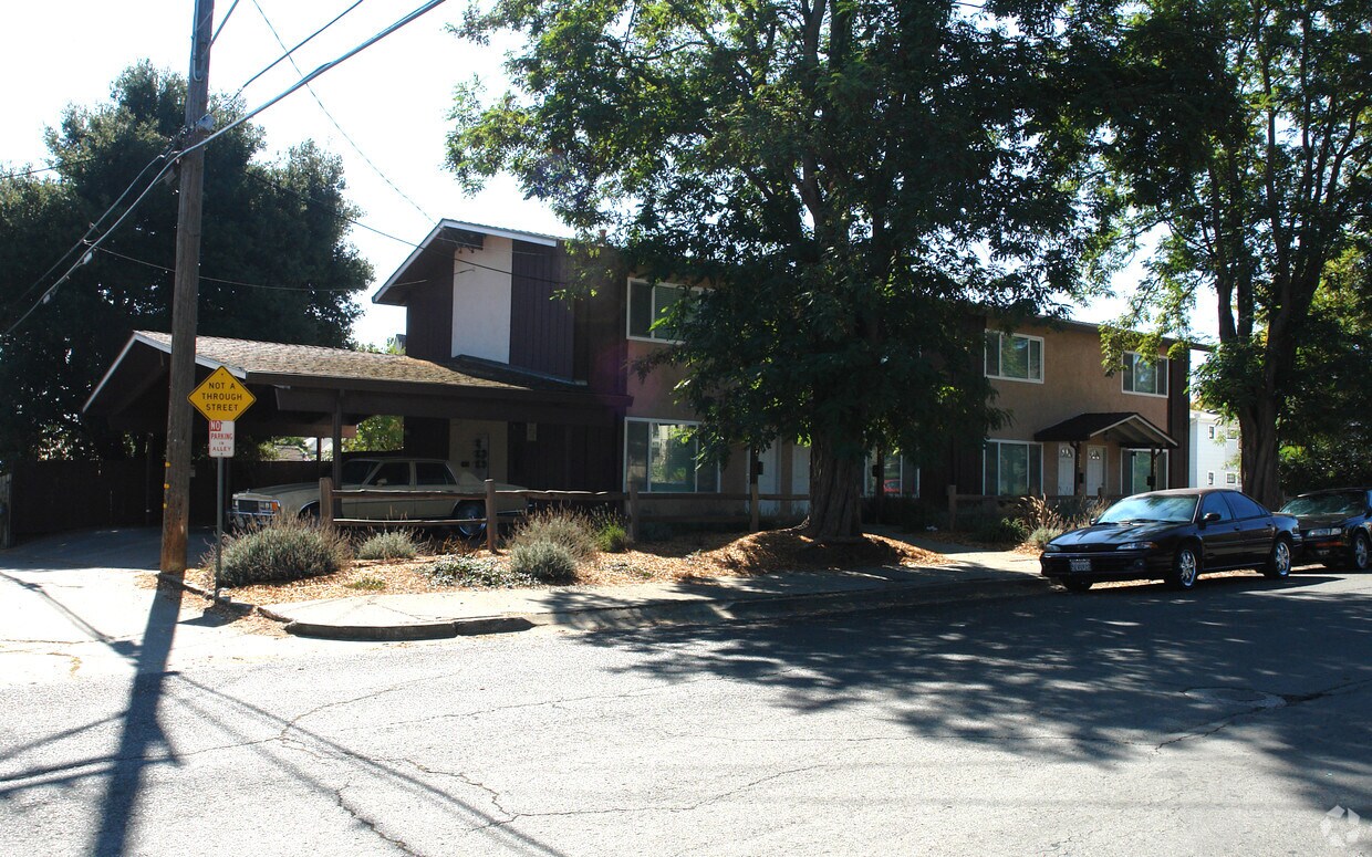 Foto del edificio - Camelot Apartments