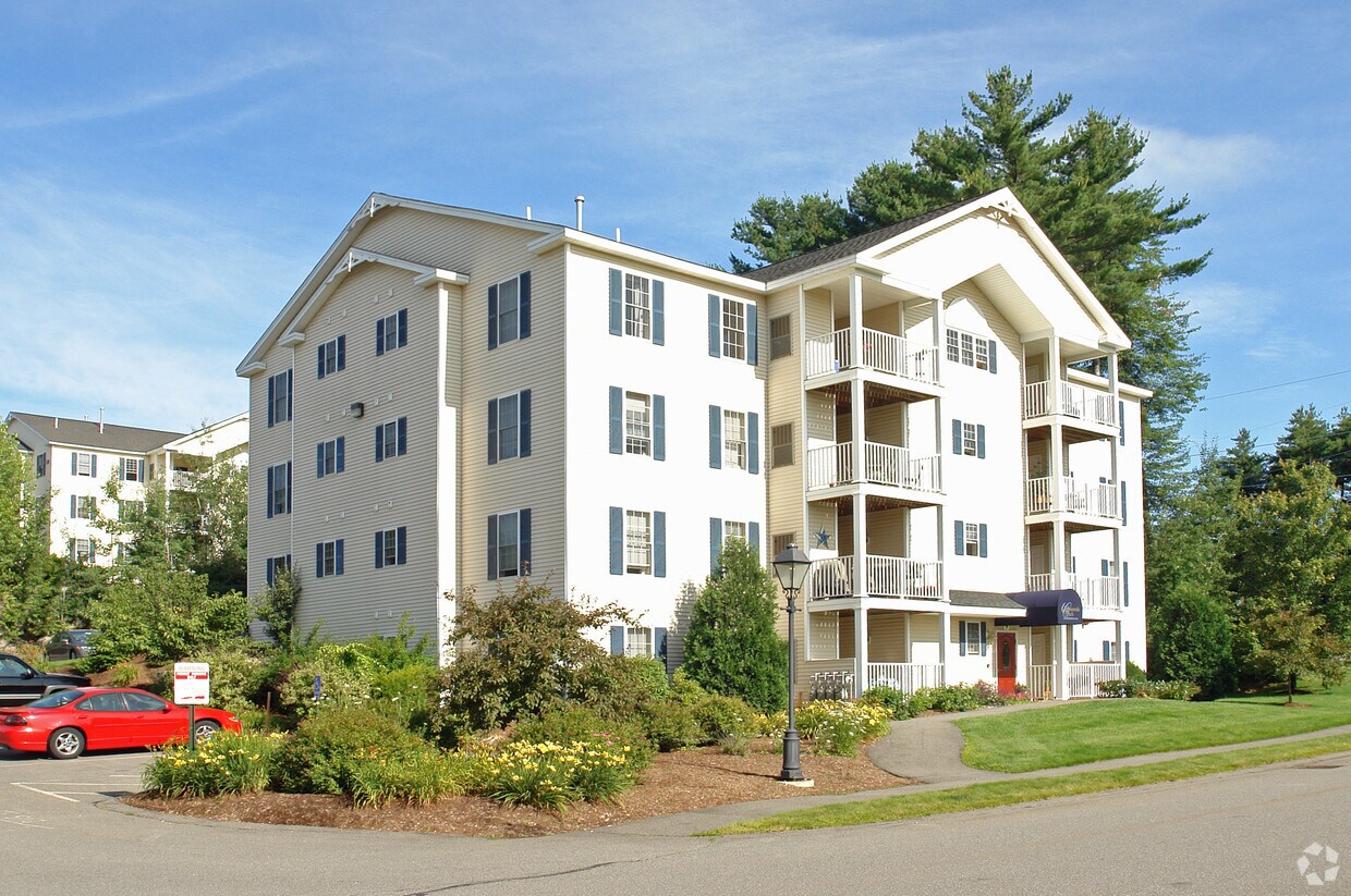 Crosswoods Path Condominium Apartments in Merrimack, NH