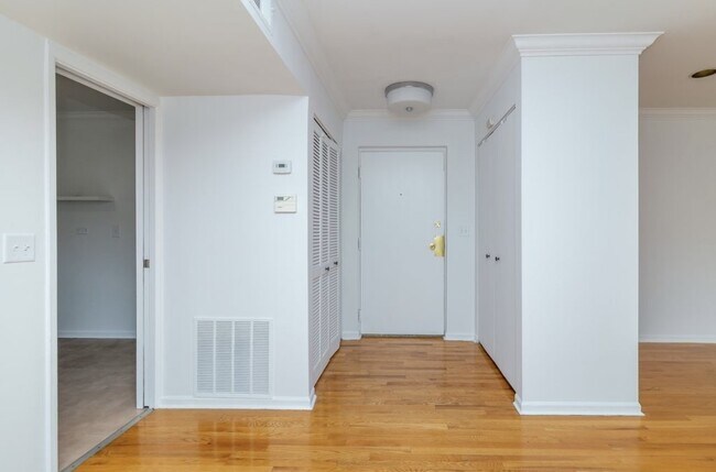 Foto del edificio - 148 Green Bay Rd