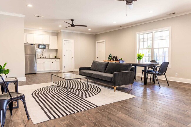 Building Photo - The Spruce - Comfortable 1-Bedroom at Autu...