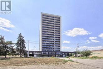Building Photo - 741 King St W
