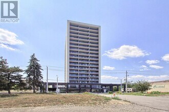 Building Photo - 741 King St W