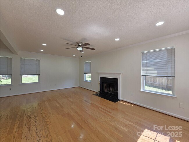 Building Photo - 7106 Spring Creek Ln