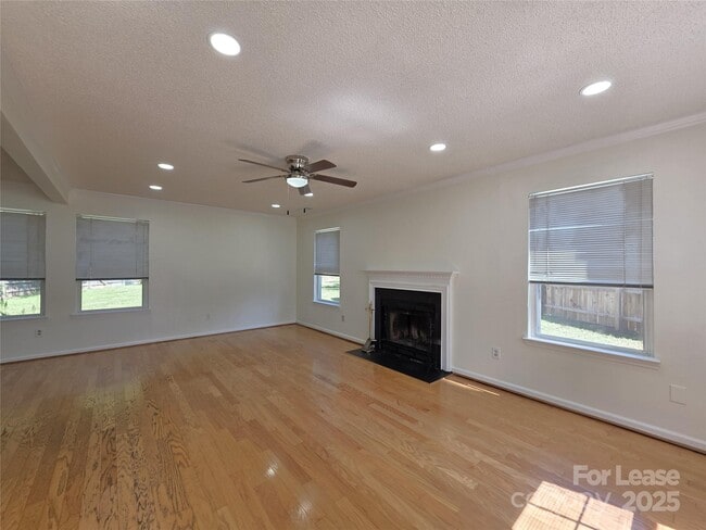 Foto del edificio - 7106 Spring Creek Ln