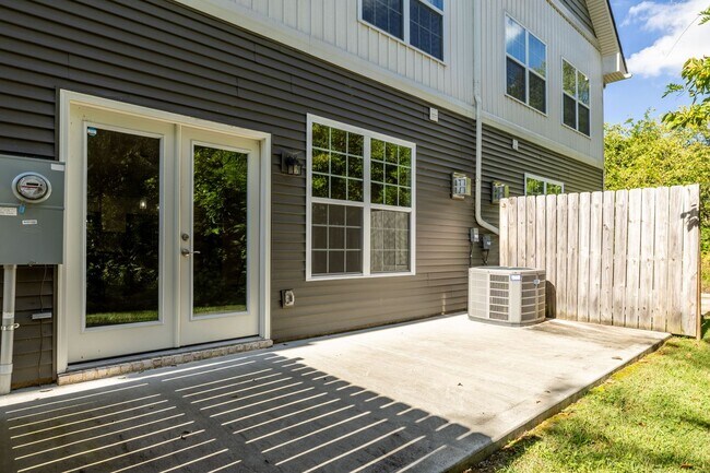 Building Photo - 822 McCammon Ave