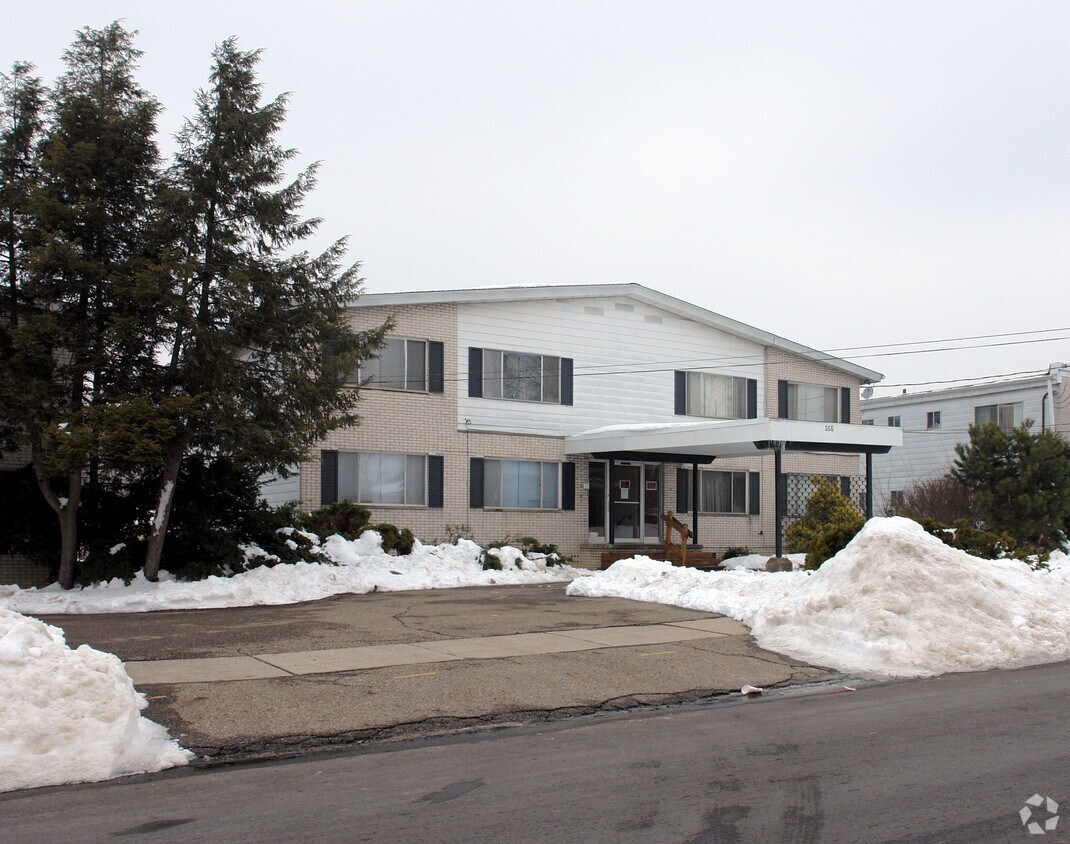 Foto del edificio - 566 Treeside Dr