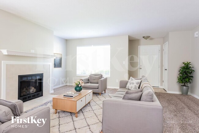 Foto del edificio - 7025 Village Oaks Dr
