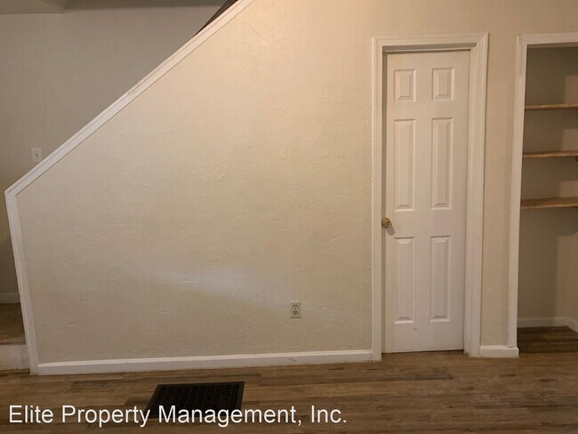 Building Photo - 3 br, 1 bath House - 319 E. Walnut Street