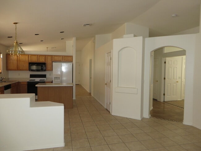 Building Photo - 570 W Faith Dawn Ct
