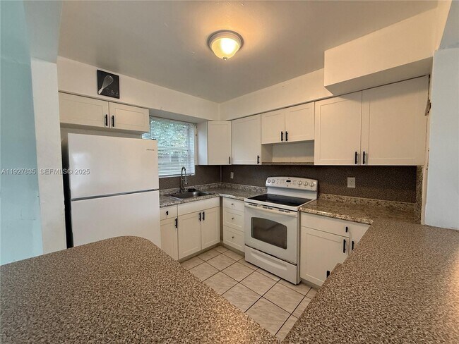 Building Photo - 301 N 70th Ave