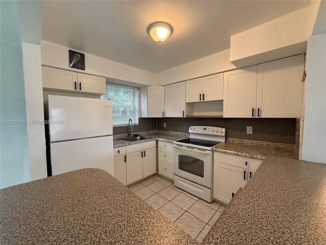 Foto del edificio - 301 N 70th Ave