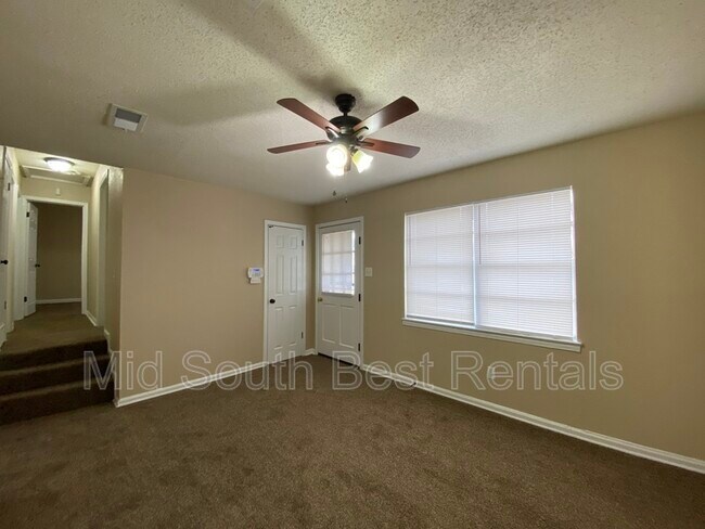 Building Photo - 2624 Maverick Ave
