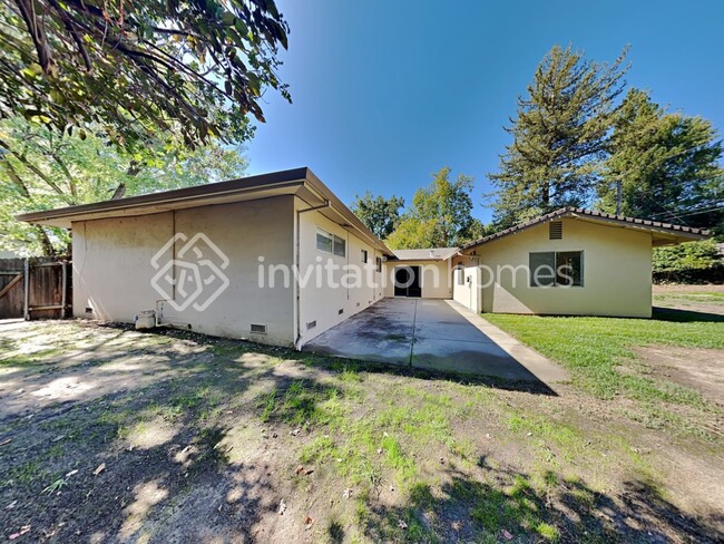 Foto del edificio - 8225 Busby Ct