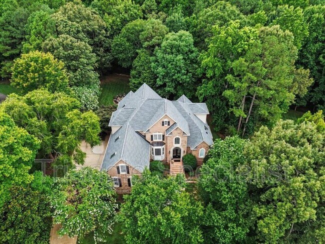 Foto del edificio - 6121 Carlyle Dr
