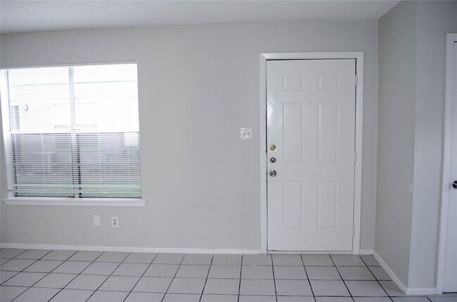 Building Photo - 1201 Southport Dr