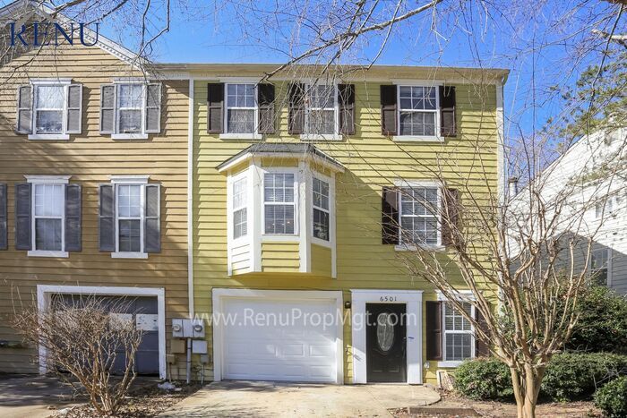 Primary Photo - Now Available! 3 bed 2.5 bath!