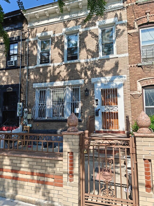 Foto del edificio - 297 Bradford St