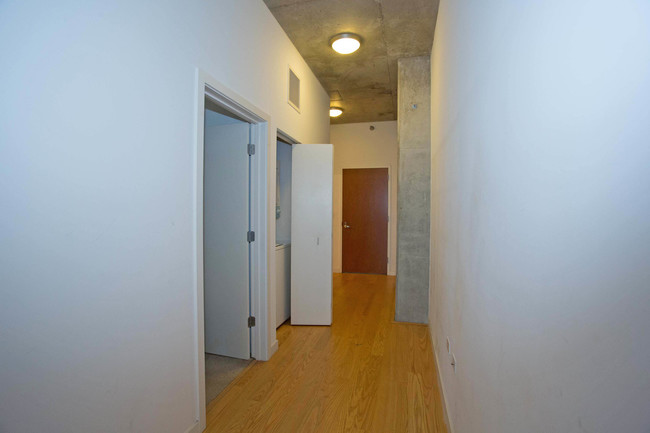 Building Photo - 235 W Van Buren St