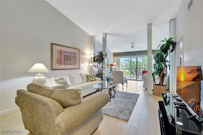 Foto del edificio - 2420 Hidden Lake Dr