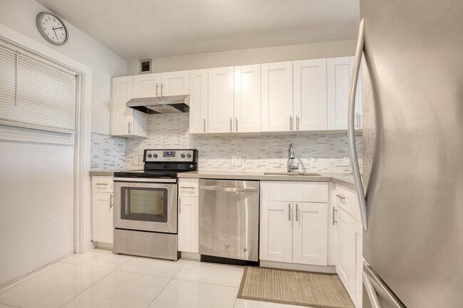 Foto del edificio - 2950 N Palm Aire Dr