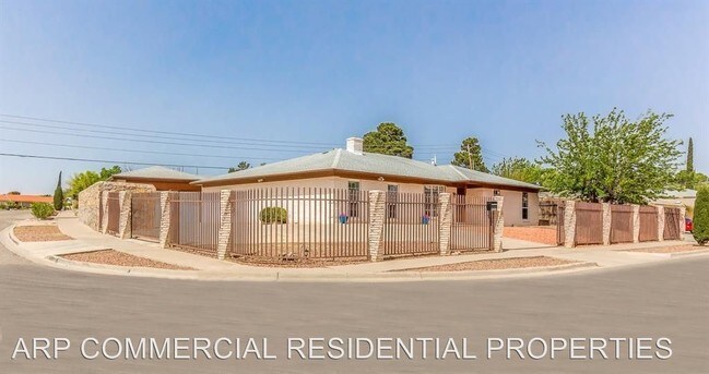 Building Photo - 1301 Vista de Oro Dr