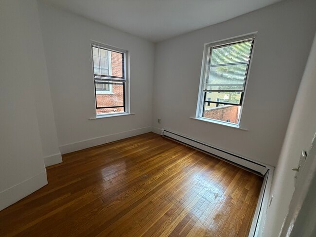 Building Photo - 44a Joy St. Unit 2