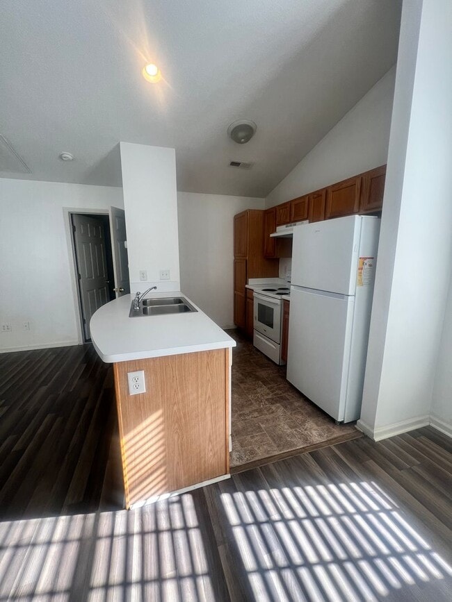 Building Photo - Two Bedroom Two Bath Town Home 3 month RENT SPECIAL