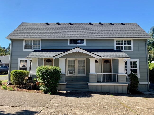 Building Photo - 629 Miller St
