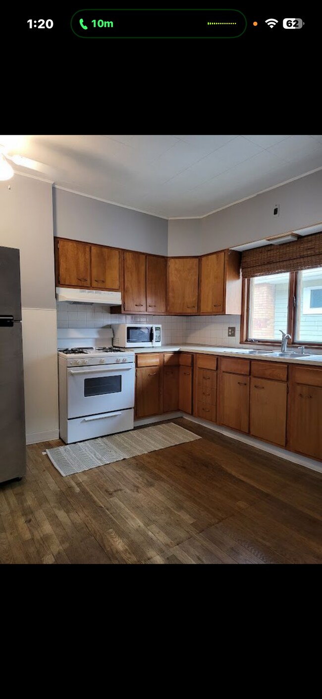 Foto del edificio - 1333 Sloane Ave