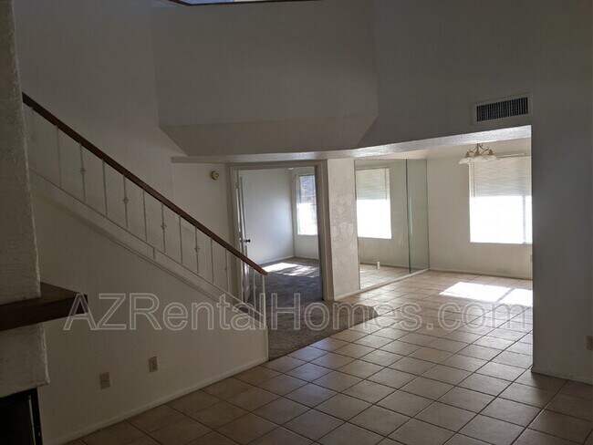 Foto del edificio - 819 N College Ave