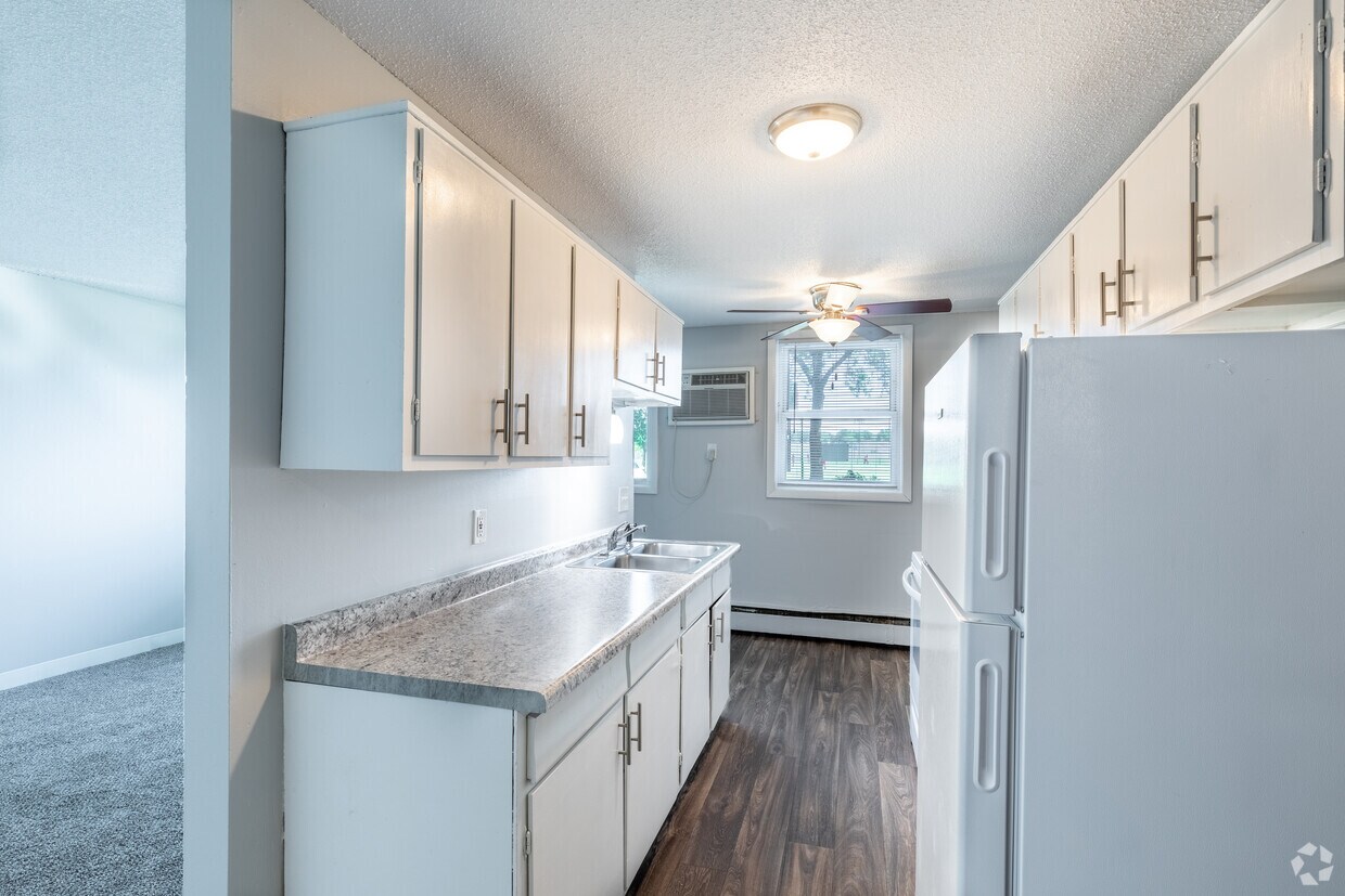 Parkside Apartments 2455 2nd St N North Saint Paul, MN Apartments