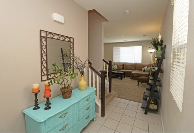Foyer - 719 Huron Dr