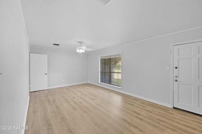 Building Photo - 119 Canada Dr