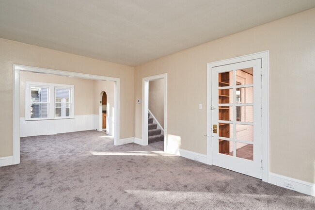 Foto del edificio - Large Firestone 4 Bed Brick Home