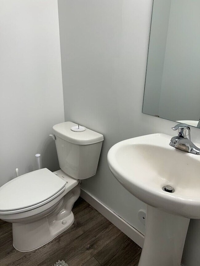 Foto del edificio - Beautifully Furnished 4 bedroom 2.5 Bath!