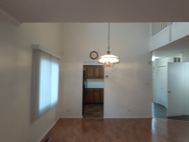 Building Photo - 251 E Forest Knoll Dr