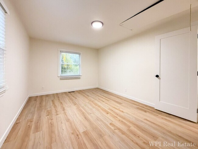 Building Photo - Cozy and Convenient 2bed/1bath house in th...