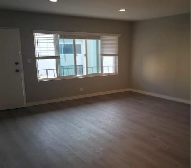 Building Photo - 8616 Holloway Dr