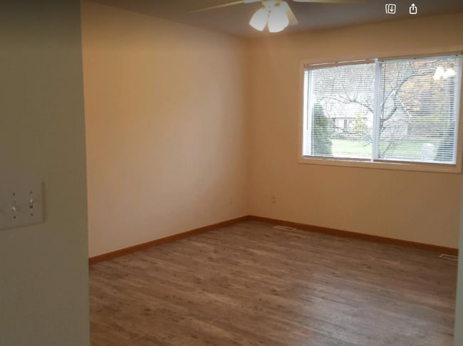 Building Photo - 56 Sunset Rd N